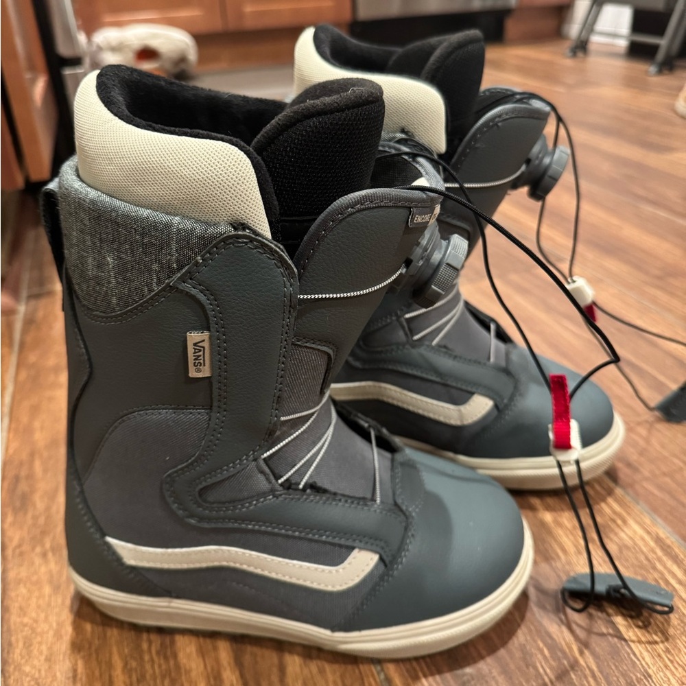 Like New - Vans Women’s 5.5 Encore OG Snowboard Boots